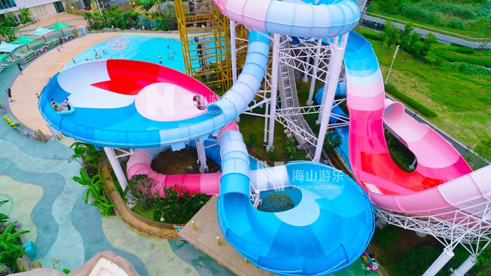 双重风暴，极致竞速——星际盘旋+巨浪翻滚组合引爆水乐园刺激体验